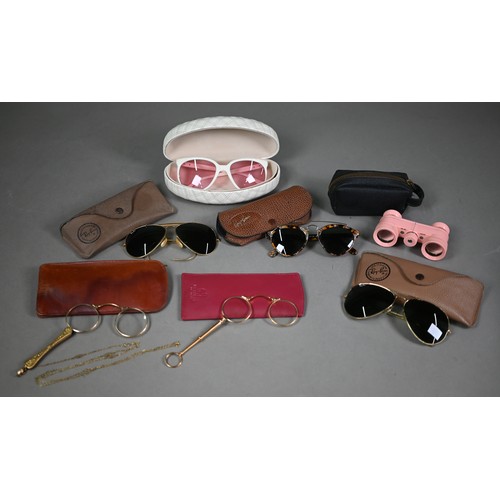 1025 - Ray-Ban - A collection of vintage sunglasses including two pairs Aviator (cased), tortoiseshell (cas... 