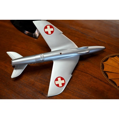 937 - A Hawker presentation model of a Hawker Hunter jet, the stand with dedication plate to Leonard Pugh,... 