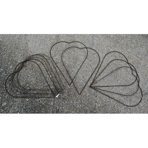 20 - Ten weathered steel garden heart frames, approx 110 cm high (10)