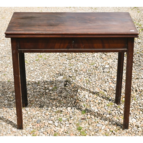 170 - A Georgian mahogany folding card table with baise lining and frieze drawer 80 cm x 40 cm x 72 cm h