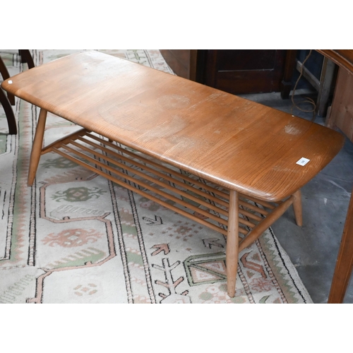 130 - An Ercol mid-century elm and beech coffee table, 105 x 46 x 35 cm high