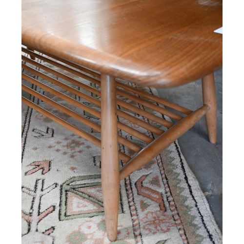 130 - An Ercol mid-century elm and beech coffee table, 105 x 46 x 35 cm high