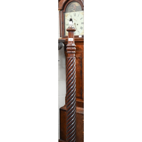 136 - A mahogany turned spiral reeded standard lamp on circular base, 160 cm high