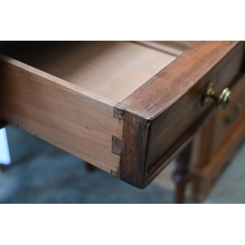 138 - A hardwood serpentine front hall table with three drawers and reeded supports, 100 x 38 x 76 cm high