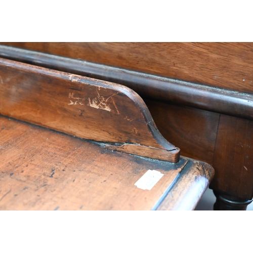 147 - A Victorian mahogany dressing table with two drawers on turned supports, 90 x 54 x 78 cm to/w a Vict... 