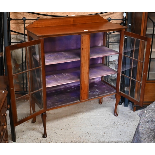 182 - An early 20th century mahogany display cabinet on cabriole supports, 102 x 40 x 115 cm high