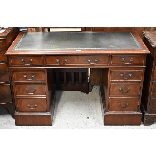 197 - A reproduction mahogany twin pedestal desk, 122 x 60 x 78 cm high