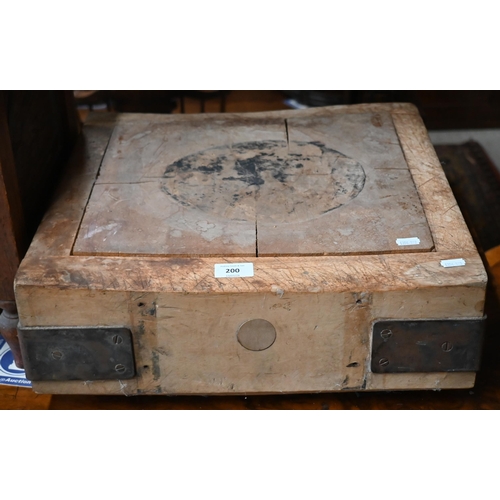 200 - A vintage beech butcher's block table top, 46 x 46 cm to/w small carved oak chest (2)