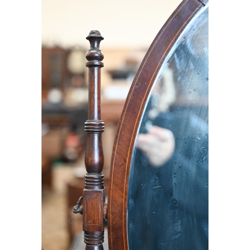 257 - An Edwardian mahogany framed dressing table mirror with oval plate, 50 cm wide x 70 cm high