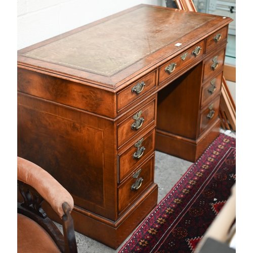 277 - A Victorian style walnut twin pedestal desk with nine drawers, 122 cmx 61 cm x 78 cm h 