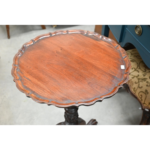 356 - A Georgian style mahogany birdcage pie crust tilt top tripod table, 50 cm dia. x 71 cm h