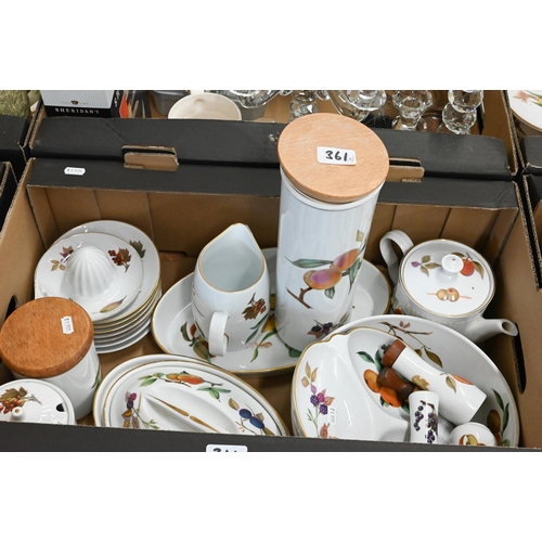 361 - An extensive set of Royal Worcester Evesham tableware, 90 pieces approx (4 boxes)