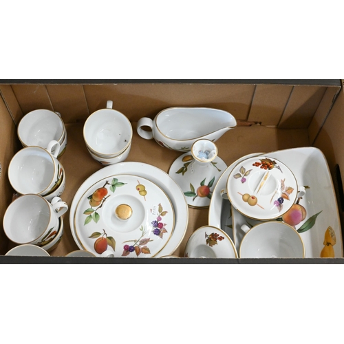 361 - An extensive set of Royal Worcester Evesham tableware, 90 pieces approx (4 boxes)