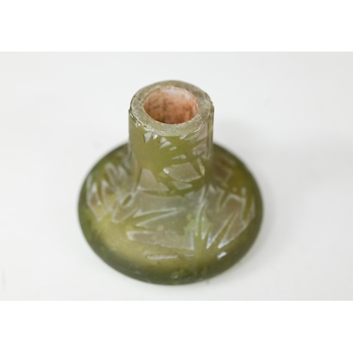 410 - A cameo glass small vase carved 'Gallé' (top removed) to/w two 20th century 26 cm majolica plates wi... 