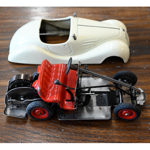 423 - A Schuco Studio clockwork racing car with four spare wheels and accompanying leaflet to/w a Schuco E... 