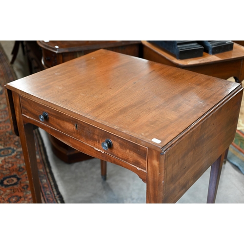 430 - Victorian mahogany drop leaf Pembroke table with drawer, 70 cm x 53.5 cm x 75 cm