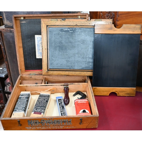 450 - A 19th century Neo Cyclostyle Duplicating Apparatus, by Gestetner, no 72986, in oak case includes ac... 