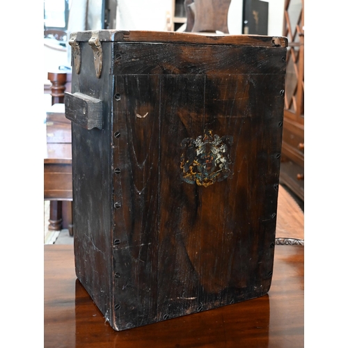 505 - An antique stained wood artillery shell carrying case with Royal Coat of Arms and brass mounts, 45 c... 