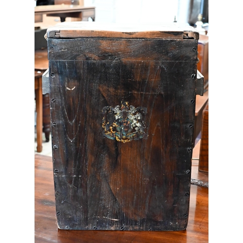 505 - An antique stained wood artillery shell carrying case with Royal Coat of Arms and brass mounts, 45 c... 