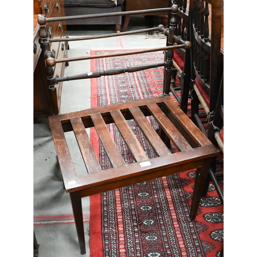 519 - A vintage mahogany luggage stand, 60 cm x 45 cm x 45 cm h to/with an Edwardian clothes airer (2)