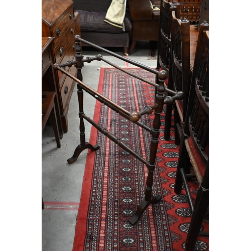 519 - A vintage mahogany luggage stand, 60 cm x 45 cm x 45 cm h to/with an Edwardian clothes airer (2)