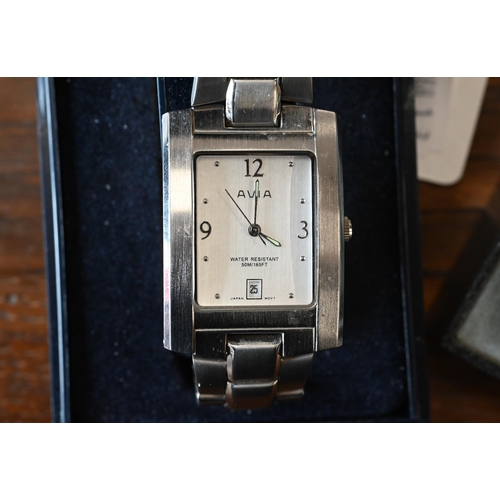 60 - An Avia 100202 stainless steel wristwatch, in fitted case (no papers, good used condition, not runni... 