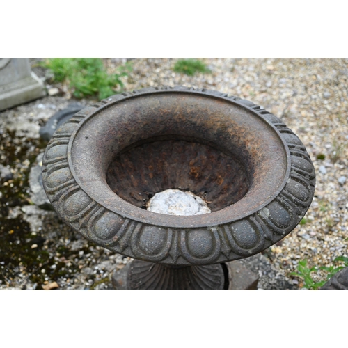 3 - A pair of weathered Regency style cast iron urn planters, 51 cm h (2)