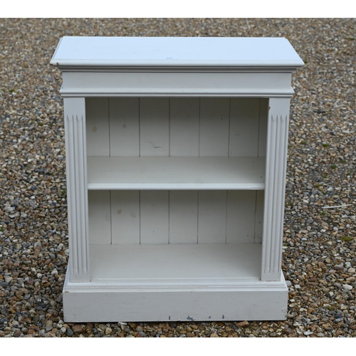 350 - A small modern off-white painted open bookcase, with adjustable shelf, 66 cm w x 20 cm x 78 cm h