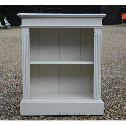 350 - A small modern off-white painted open bookcase, with adjustable shelf, 66 cm w x 20 cm x 78 cm h