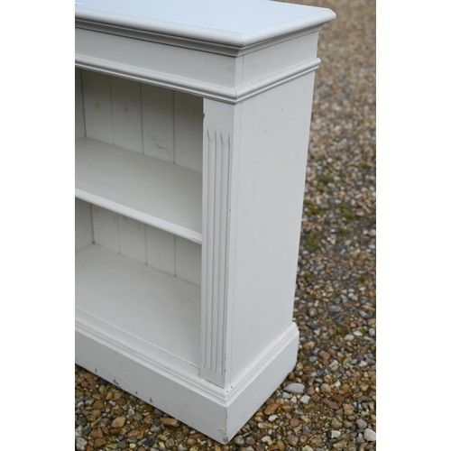 350 - A small modern off-white painted open bookcase, with adjustable shelf, 66 cm w x 20 cm x 78 cm h