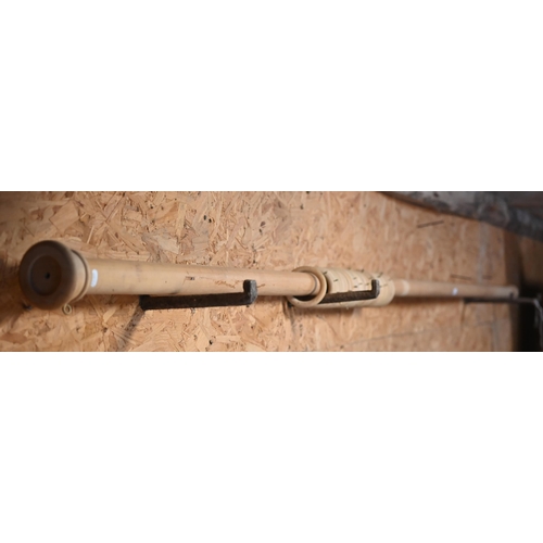 351 - An approx. 4 m long pine curtain pole c/with ball ends and thirty-four curtain rings/eyes