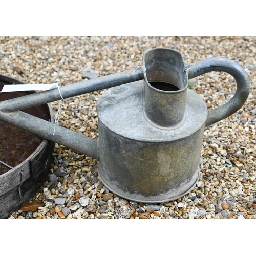 40 - Six small terracotta pots in branded wooden carrying box to/with a galvanised watering can and a gar... 