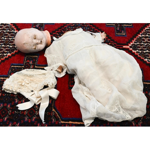 125 - # An antique doll with composite head and fore-limbs, the stuffed body with internal 'squeaker', 40 ... 