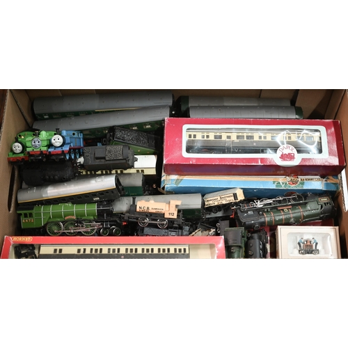 261 - Various Hornby and other 00 gauge electric locomotives and rolling stock - some carriages boxed (box... 