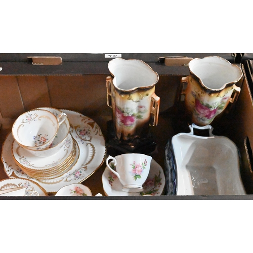 40 - Various tea wares, including Royal Albert, Wedgwood, Melba and New Chelsea, to/w a pair of floral-pr... 