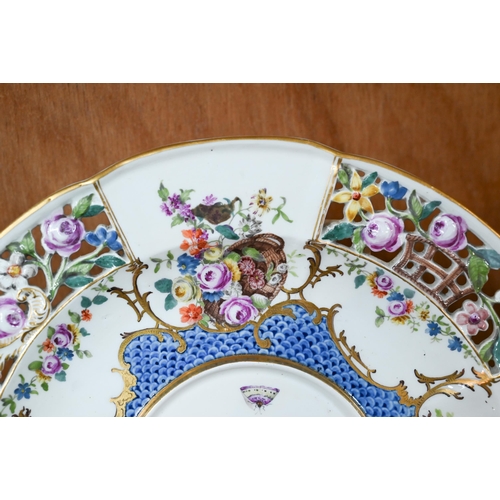 5 - A Meissen cabinet plate painted with birds, insects and other motifs with floral-pierced rim, 21.5 c... 