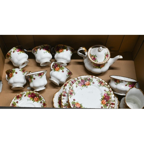 55 - A Royal Albert 'Old Country Roses' tea service for six, including tea pot and sandwich plate (box)