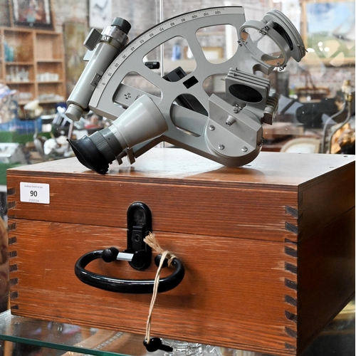 90 - A Freiberger sextant no. 146656 in original pine case with Karl Zeiss retail sticker