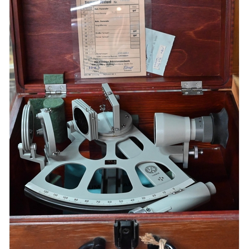 90 - A Freiberger sextant no. 146656 in original pine case with Karl Zeiss retail sticker