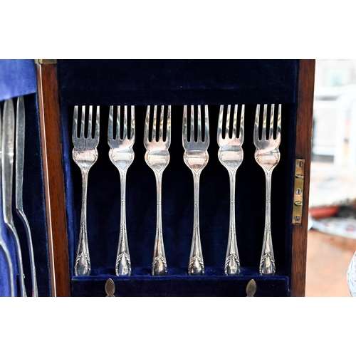 94 - A cased George IV silver three-piece Christening set, Birmingham 1827 a/f, to/w a silver fork, a can... 