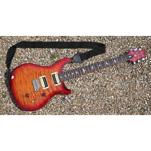 A PRS SE (Student Edition) Custom sunburst electric guitar, 98 cm o/a, c/w PRS padded gig bag