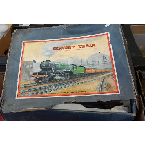 402 - A Hornby O gauge tinplate model railway boxed set to/with a large qnty. three rail track, an LNER 46... 