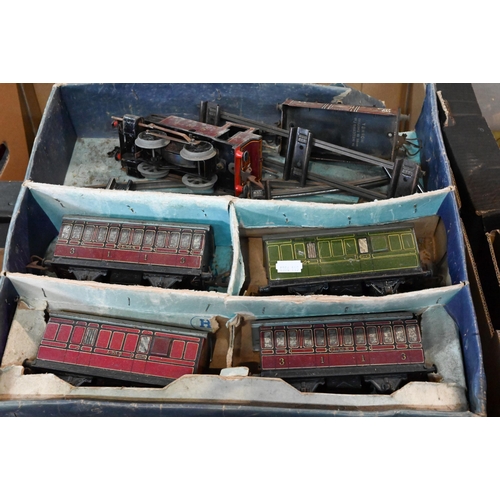 402 - A Hornby O gauge tinplate model railway boxed set to/with a large qnty. three rail track, an LNER 46... 