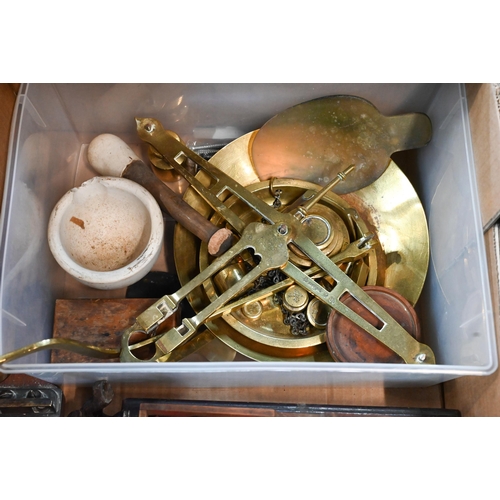 405 - A Victorian cased set of brass pillar scales - a/f to/with assorted balance scale components, weight... 