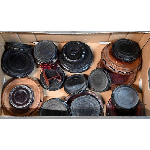 407A - A box of assorted oriental carved wood vase/pot stands, various sizes, approx 20 (box)