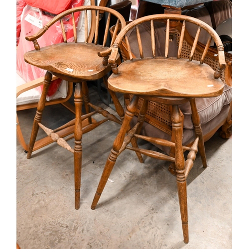 121 - A pair of traditional ash and elm seated swivel bar stools on turned legs, seat height 73 cm x 49 cm... 