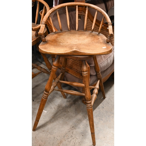 121 - A pair of traditional ash and elm seated swivel bar stools on turned legs, seat height 73 cm x 49 cm... 