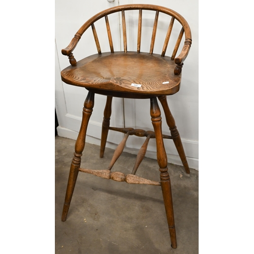 121 - A pair of traditional ash and elm seated swivel bar stools on turned legs, seat height 73 cm x 49 cm... 