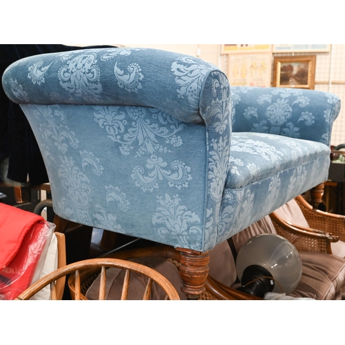 123 - An Edwardian traditional Chesterfield sofa in foliate pattern blue fabric with ring turned front leg... 