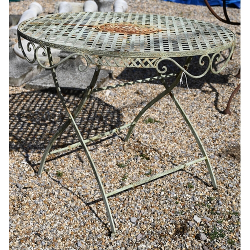 16 - A painted metal French bistro table with lattice top on folding base, 90 cm dia. to/w four black pow... 